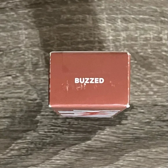 MILK MAKEUP Buzzed Electric Glossy Lip Plumper
hydrating lip plumper - Picture 4 of 8